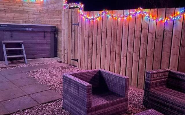 The Steading with 7 Seater Hot Tub Aberdeenshire