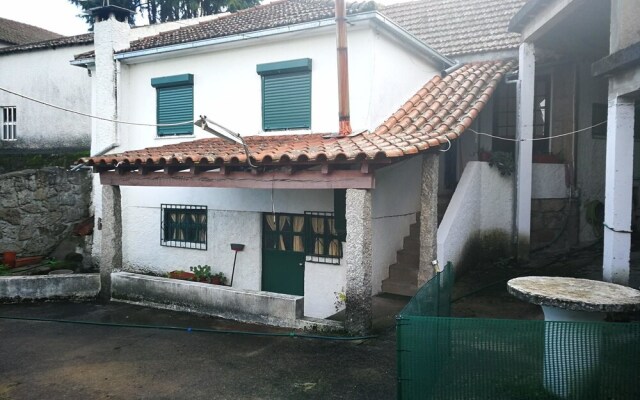 House With 3 Bedrooms in Tourais, With Enclosed Garden and Wifi