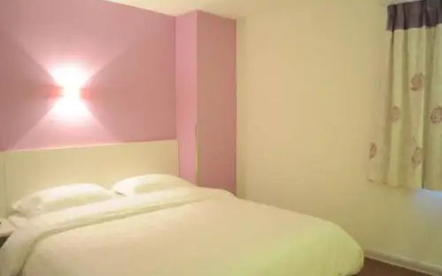 V8 Hotel Jiaokou Subway Branch