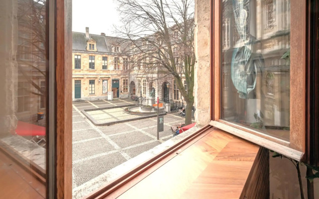 The Hendrik Square Residence