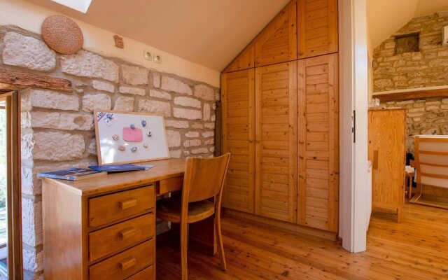 Tranquil Apartment in Marine Zemlje Near Stiniva Beach