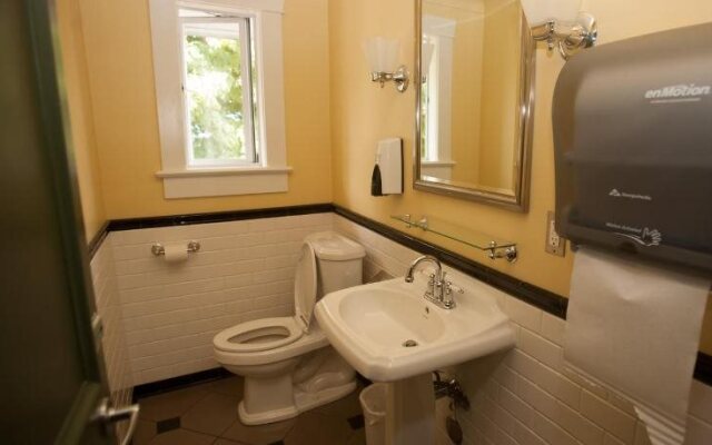Salt Spring Inn
