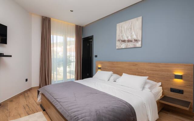 Beachfront Villa Seashell with Pool