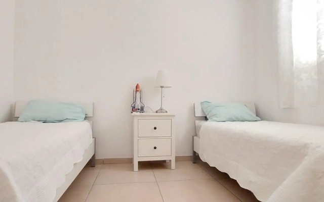 Best location near Leonardo Hotel sea view