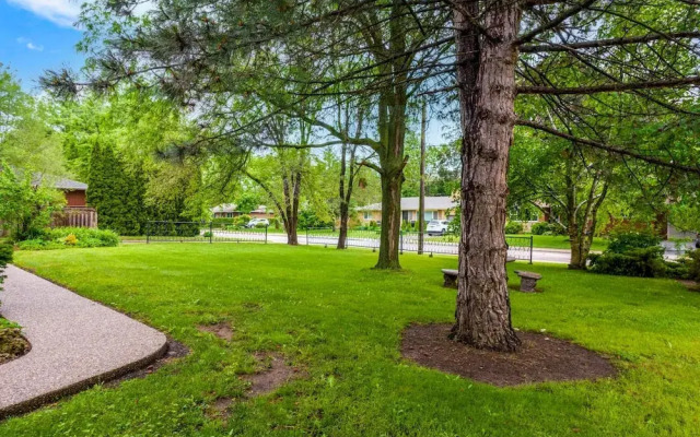 Private Studio Apartment in Burlington - U5