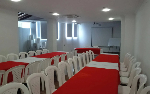 Hotel Calasanz Real