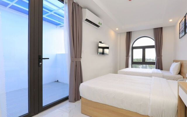 Golden Bay Hotel