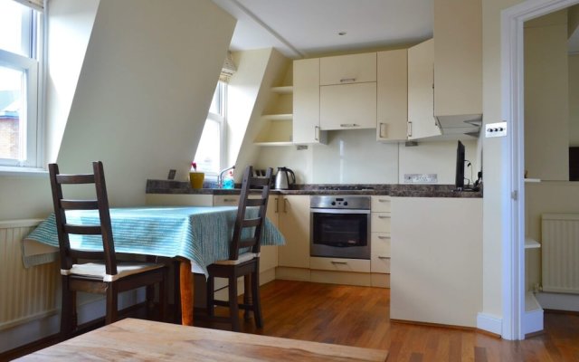 Lovely Top Floor Flat in Leafy Fulham