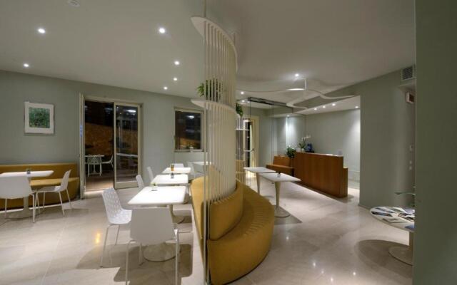 Aromi Piccolo Hotel