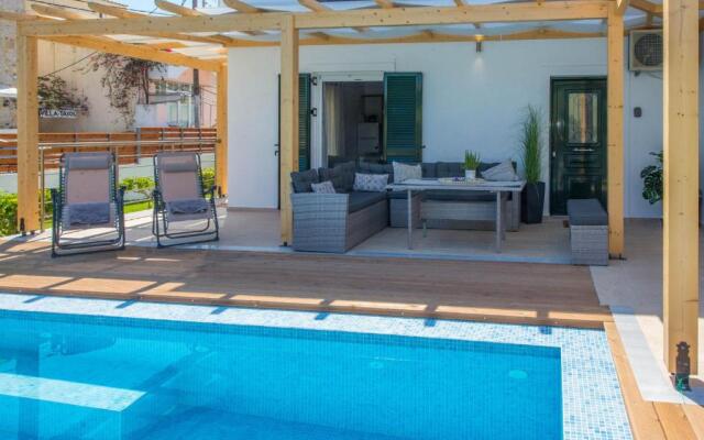 Acharavi Beach Villa