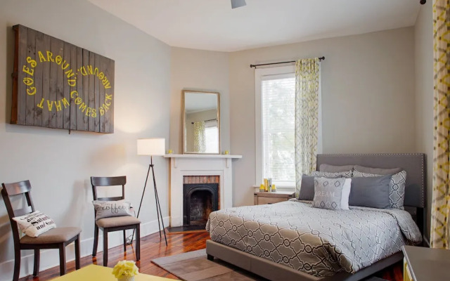 2 Bed Oasis near Forsyth Park