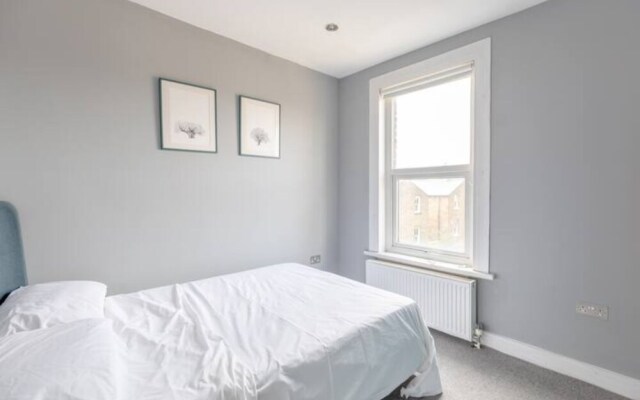 Spacious 2 Bedroom Retreat In East Dulwich