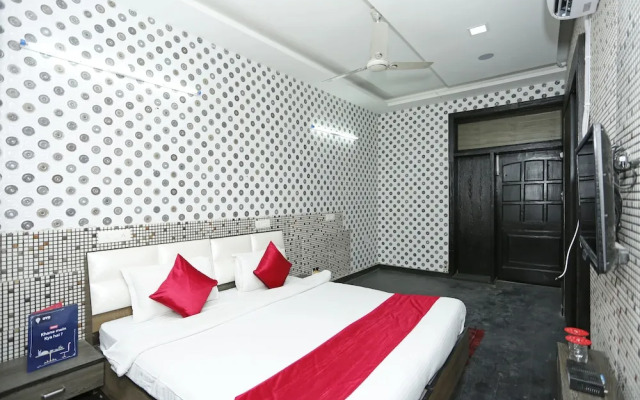 Capital O 8481 Le Tara Residency