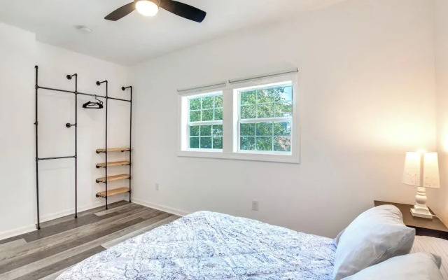 Charming Pittsburgh Home - Walk to Riverfront!