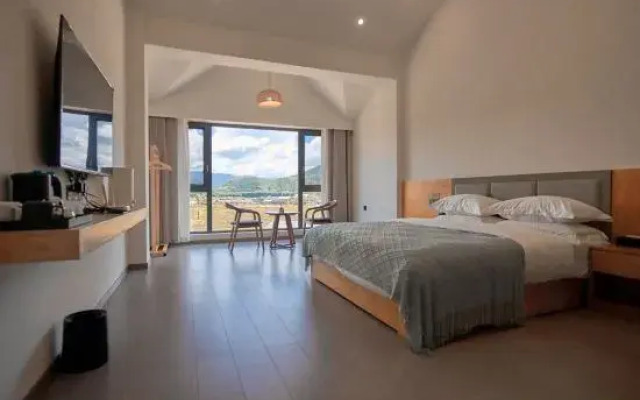 Lugu Lake · Clouds Lakeside Luxury Vacation Homestay