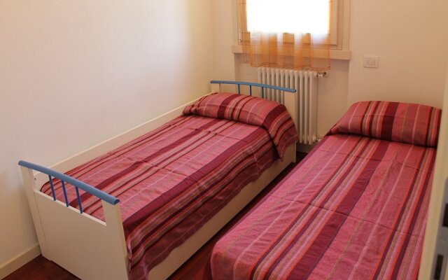 Welcoming Holiday Home in Lazise with Garden near Lake Garda