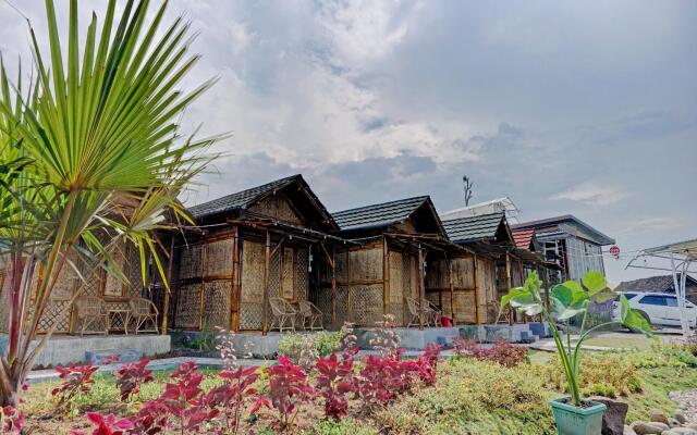 OYO 90225 Rumah Bambu Trawas syariah