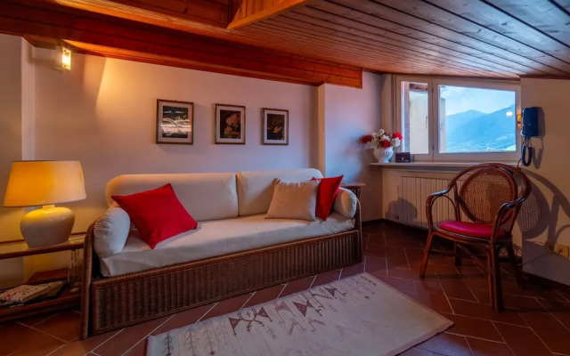 Loppia Secret Mansarda by Wonderful Italy