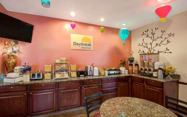 Days Inn & Suites by Wyndham Airport Albuquerque