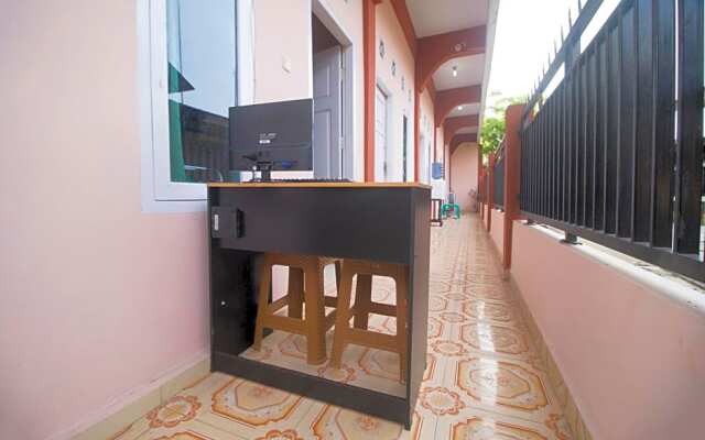 OYO Life 2888 Nayni Kost