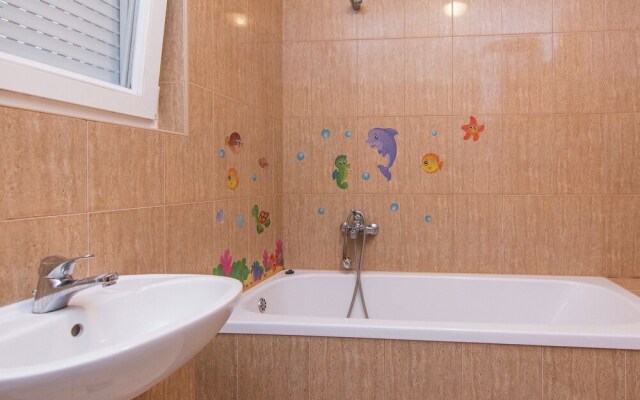 Comfortable Apartment in Zadar With TV