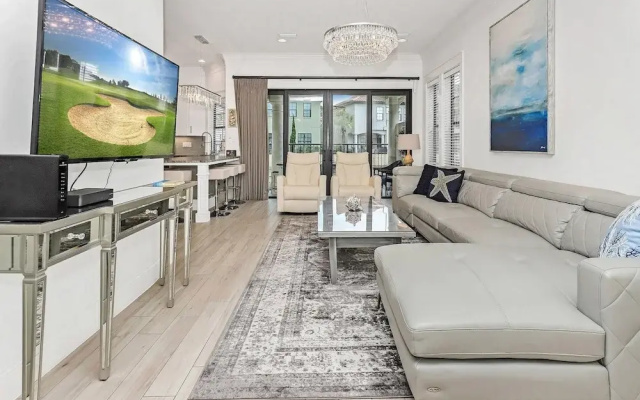 Villa Lago 1945 - 4BR 4b.5a -