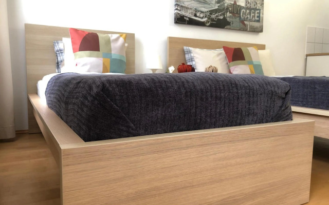 New, bright apartment near the metro!