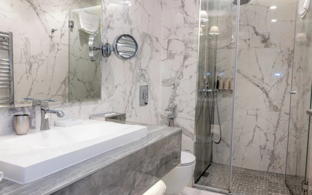 Tresor Le Palais Timisoara, Curio Collection By Hilton