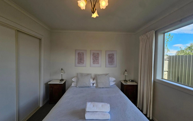 Relax on Rata, Cottage 1 – Guest Rooms – Twizel