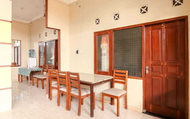 Joglo Family Hotel & Homestay