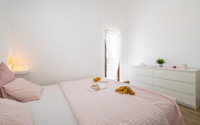 Nice Apartment in Maslenica With 2 Bedrooms and Wifi