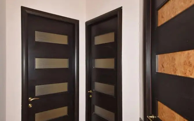 Spacious Apartment by Luxe Group TT606