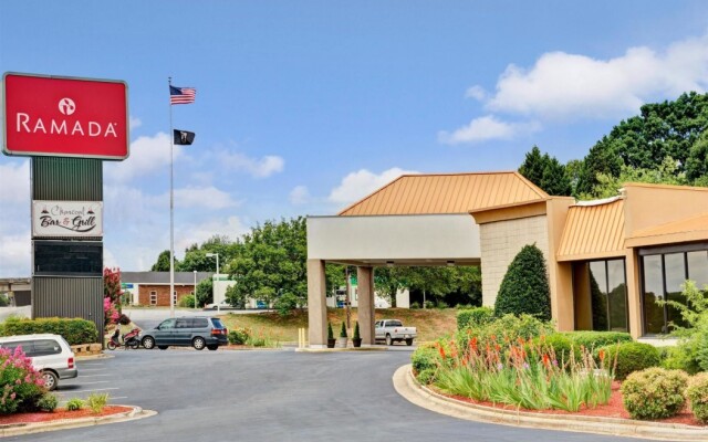 Holiday Inn Hotel Statesville-I-77 Exit 49a