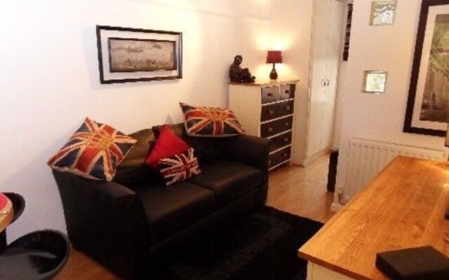 Holly House Bed & Breakfast