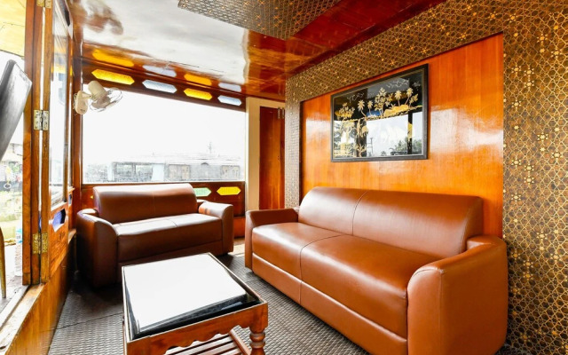 Oyo 24920 Indraprastha Royal Castle Sharing Houseboat