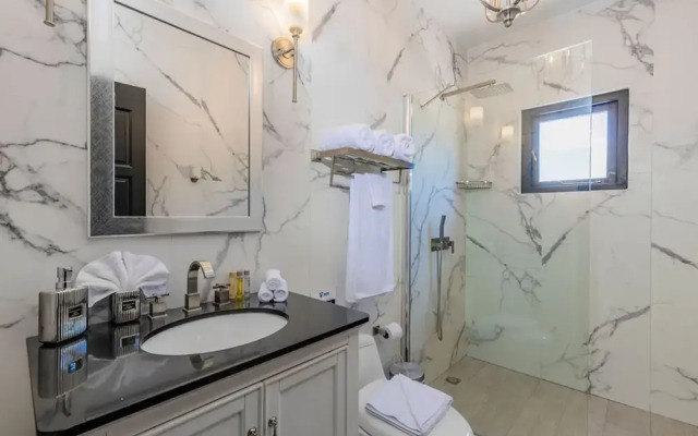 Tides Villa 4BR Private Pool Walk to the Beach