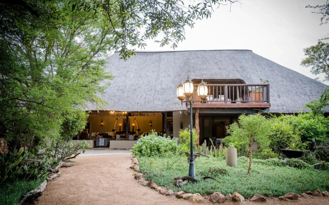 Kambaku Safari Lodge