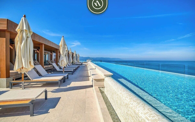 Luxury 2 BR Condo With Beachview - Rooftop Pool