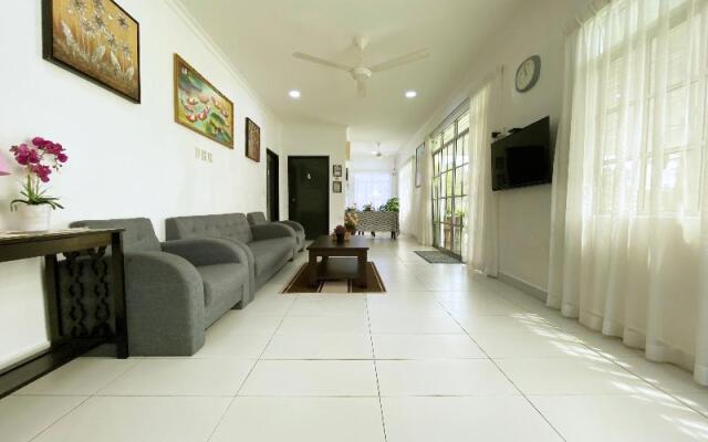 OYO 90230 Dh Residence