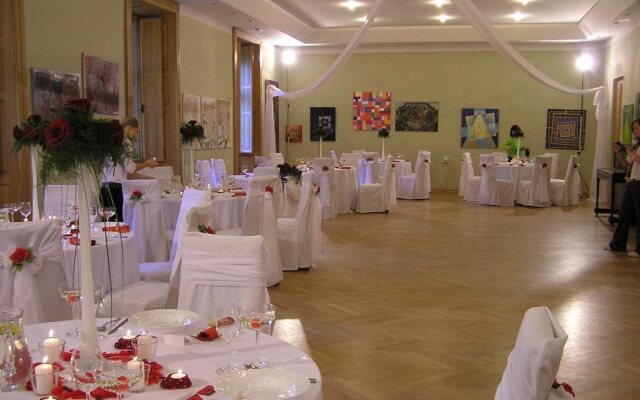 Hotel Kaštieľ Mojmírovce