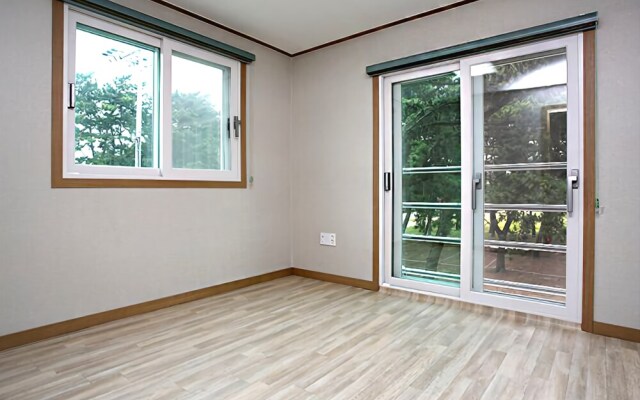 Montsanpo Beach Pension