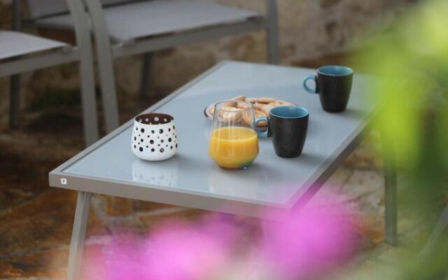 Ravi Boutique Home - 1 minute walk from beach
