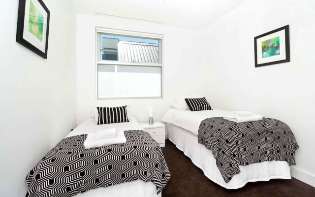 Broadway in Elwood on the Canal – Guest Rooms – Melbourne