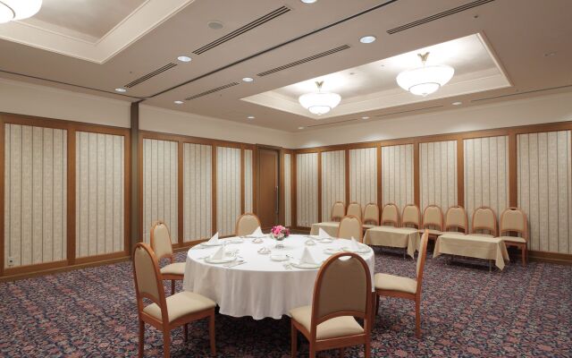 Forest Inn Showakan