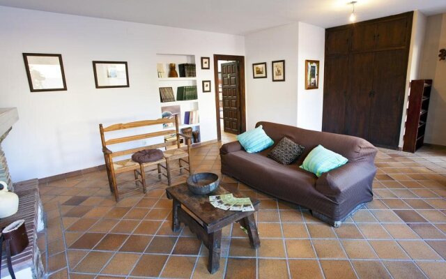 Albergue y Alojamiento en Monfragüe. Centro de Educación Ambiental La Dehesa