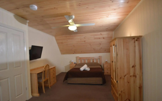 Black Gold Motel