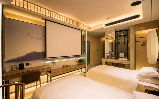 Elong Anyun Hotel (Shanghai Hongqiao International Airport Ziteng Road Subway Station)