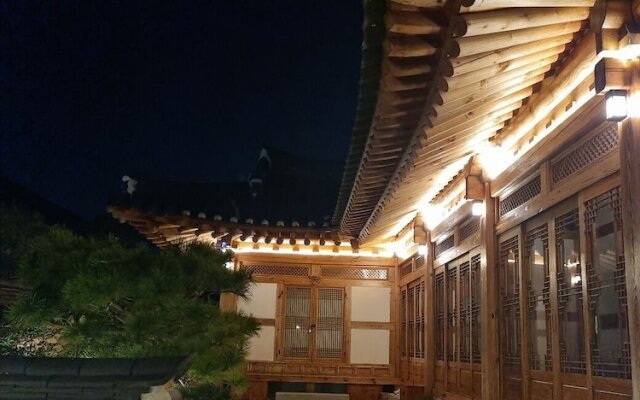 Wiyeonjae Hanok Stay