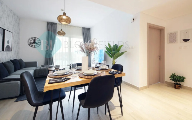 Stunning canal view apartment Yas island