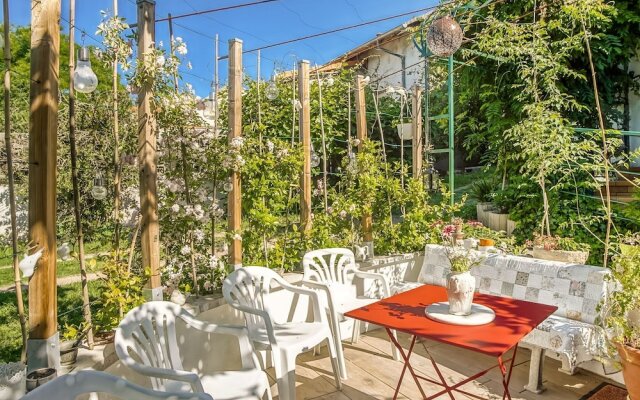 Comfortable Holiday Home in Roanne With Swimming Pool
